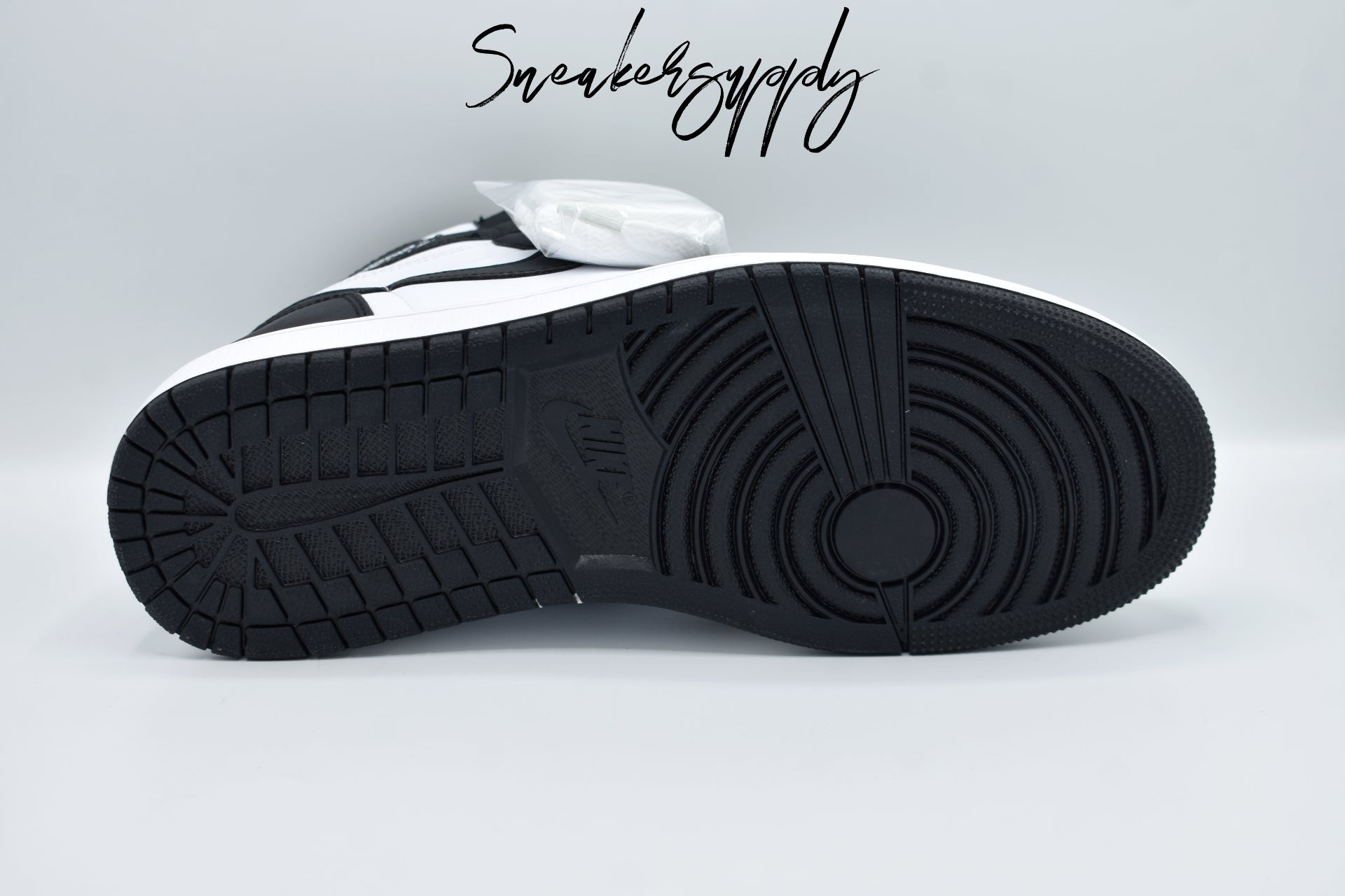 Air Jordan 1 Retro High "Black/White"